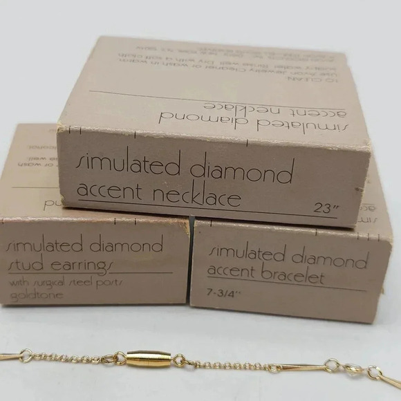 Avon Simulated Diamond Stud Earrings Necklace Bracelet Set Vintage 1984 in Box - Picture 2 of 6